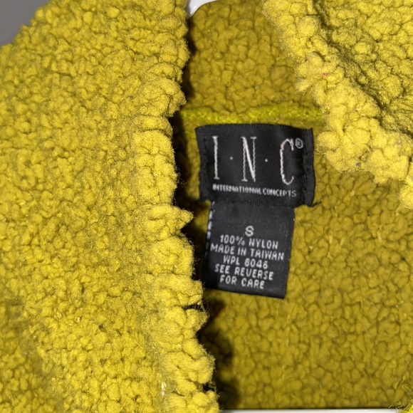 Green Turtle Neck Blouse - Picture 4 of 4